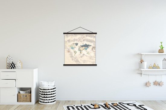 Posterhanger incl. Poster 60x60 cm - Schoolplaat - Wereldkaart - Kleuren - Krantenpapier - Textielposter - Zwarte latten