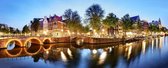 Fotobehang Amsterdam bij nacht met verlichte bruggen en grachten 250 x 260 cm - € 145