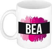 Bea  naam cadeau mok / beker met roze verfstrepen - Cadeau collega/ moederdag/ verjaardag of als persoonlijke mok werknemers