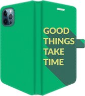 Apple iPhone 12 Pro Max Telefoonhoesje - Portemonneehoesje  - Met pasjeshouder - Met Quote - Good Things - Groen