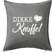 Grijs sierkussen met "Dikke knuffel" - 50 x 50 cm - lief, liefde, sterkte, opkikkertje, verjaardag, moederdag, vaderdag, valentijnsdag