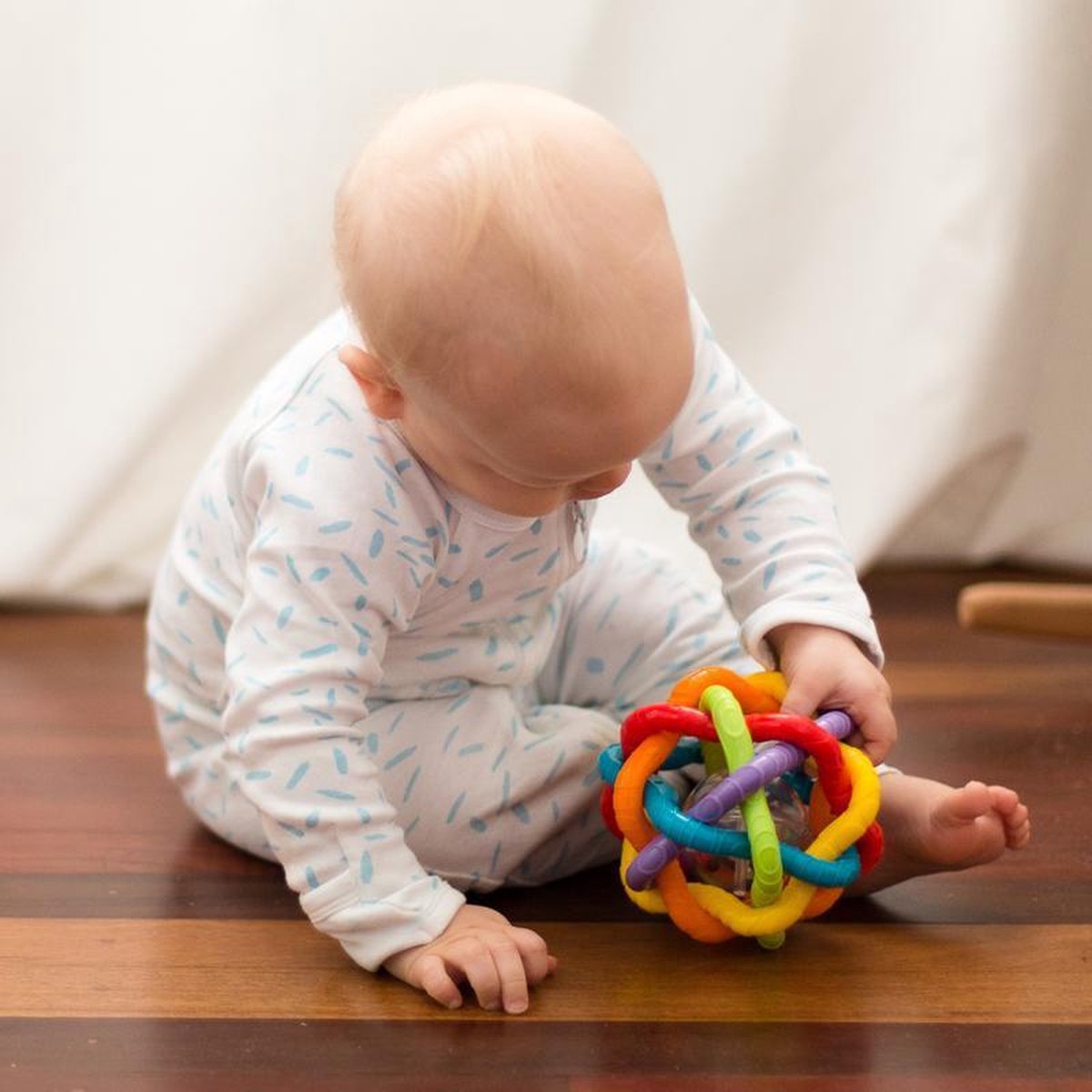 Playgro Buigbare Bendy Ball - Grijp- en Bijtspeelgoed - incl rammelaar - Activiteitenbal- Baby bal - Baby Speelgoed - Educatief baby speelgoed - Speelgoed Baby - Activity centre - Rammelaar - Activiteiten speelgoed - Cadeau - stimuleert ontwikkeling — afbeelding 16