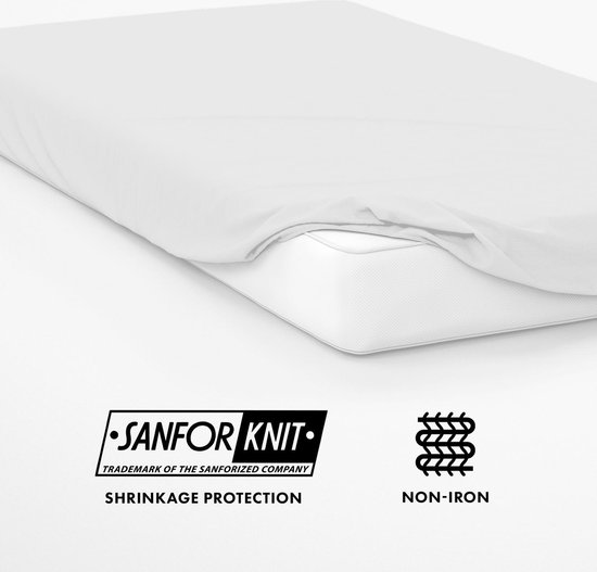 Wit hoeslaken met 'Sanfor Knit' en 'Non-Iron' logo's.