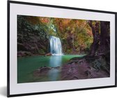 Fotolijst incl. Poster - Kleurrijke bladeren bij een waterval van het Nationaal park Erawan in Thailand - 60x40 cm - Posterlijst