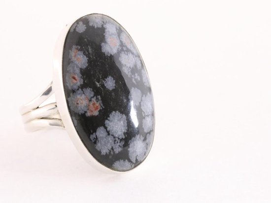 Grote ovale zilveren ring met sneeuwvlok obsidiaan - maat 18