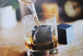 Sparq Home Soapstone / Speksteen Whiskystenen Set van 12 stuks whiskeyrocks / whiskystones / ijsblokjes / barservies - relatiegeschenk - cadeau moederdag