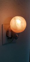 Nachtlampje - Zoutlamp - Himalaya Zoutlamp - Vuurbol - Inclusief stopcontact stekker en gratis lampje 7 watt , inclusief adapter ( voor stabiliteit) CE Keurmerk