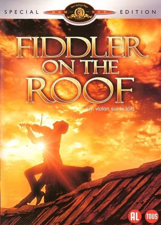 Fiddler on the Roof Special Edition DVD hoes. Een violist zit op een dak te spelen tegen een zonsondergang.