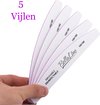 Hand met 5 BellaLine nagelvijlen met roze rand en 100/180 grit aanduiding.