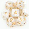 Afbeelding van het spelletje Genvi Dobbelstenen Set wit met gouden letters