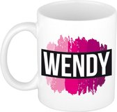 Wendy  naam cadeau mok / beker met roze verfstrepen - Cadeau collega/ moederdag/ verjaardag of als persoonlijke mok werknemers