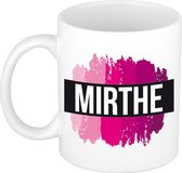 Mirthe  naam cadeau mok / beker met roze verfstrepen - Cadeau collega/ moederdag/ verjaardag of als persoonlijke mok werknemers