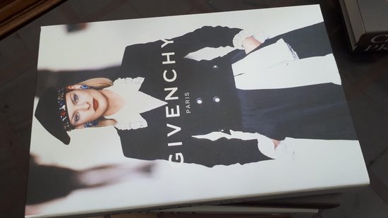 Sierboeken decoratie - Givenchy sierdoos voor woonkamer - Gesloten