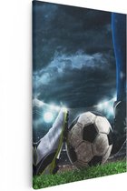 Artaza Canvas Schilderij Voetbal Sliding Op De Bal In Het Stadion - 40x60 - Foto Op Canvas - Canvas Print