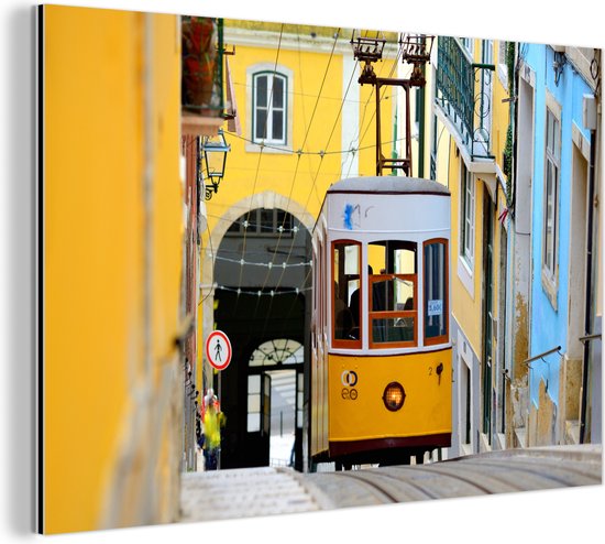 Wanddecoratie Metaal - Aluminium Schilderij Industrieel - Tram - Lissabon - Geel - 30x20 cm - Dibond - Foto op aluminium - Industriële muurdecoratie - Voor de woonkamer/slaapkamer