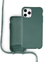 Coverzs Silicone case met koord - Telefoonhoesje met koord - Backcover hoesje met koord - touwtje - geschikt voor Apple iPhone 12 Pro Max - donkergroen + glazen Screen Protector