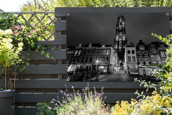 Tuinposter 120x80 cm - Tuindecoratie Verlichte Domtoren van Utrecht - zwart wit - Poster voor in de tuin - Buiten decoratie - Schutting tuinschilderij - Tuindoek muurdecoratie - Wanddecoratie balkondoek