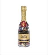 Snoep - Champagnefles - You are great - Gevuld met verpakte Italiaanse bonbons - In cadeauverpakking met gekleurd lint