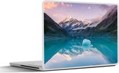 Laptop sticker - 10.1 inch - Mount Cook reflecteert in meer met ijsberg - 25x18cm - Laptopstickers - Laptop skin - Cover