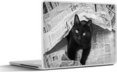 Laptop sticker - 15.6 inch - Zwarte kat tussen de kranten - 36x27,5cm - Laptopstickers - Laptop skin - Cover