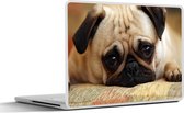 Laptop sticker - 10.1 inch - Een close-up van een droevige mopshond puppy - 25x18cm - Laptopstickers - Laptop skin - Cover