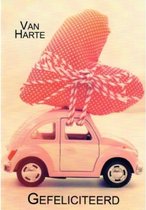 Van harte gefeliciteerd, een dubbele wenskaart inclusief envelop met een afbeelding van een leuke auto en een hart op het dak.