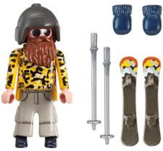 Playmobil skiër met baard, skibril, gele jas met luipaardprint en beige broek, inclusief ski's, stokken en blauwe wanten.