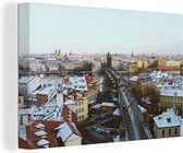 Canvas Schilderij Praag - Winter - Sneeuw - 120x80 cm - Wanddecoratie
