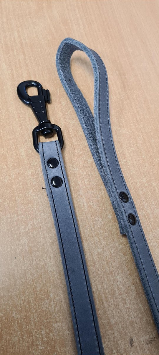 Michelle's dierenshop looplijn / uitlaatriem gestikt vetleer 120 cm lang 18 mm breed grijs/zwart