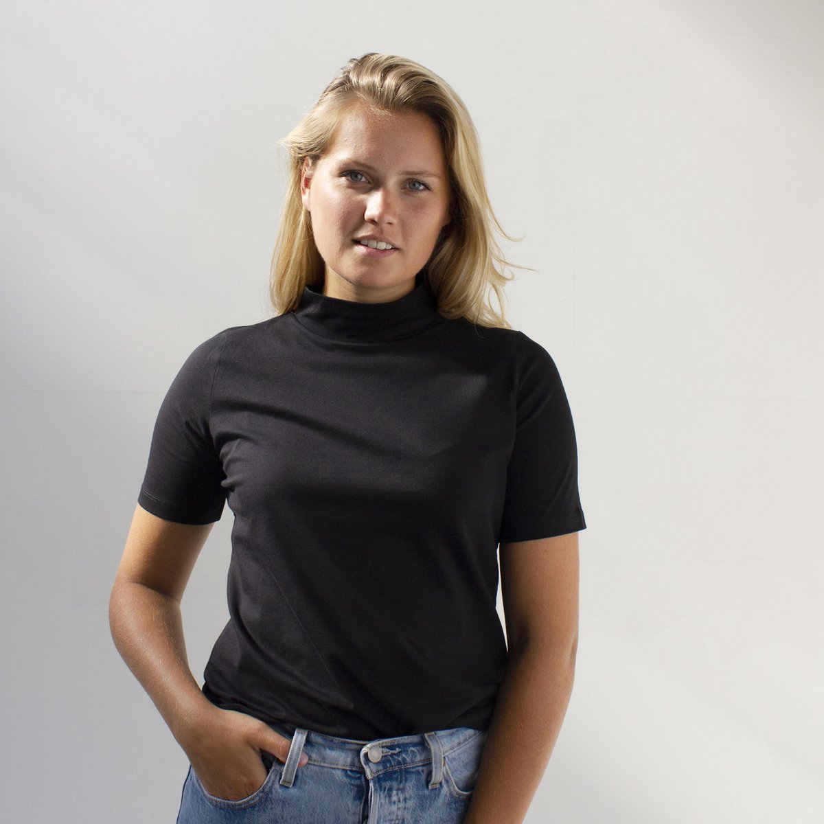 MOOI! Company - Dames T-shirt - MAARTJE - Turtleneck - Losse pasvorm - kleur Zwart- L