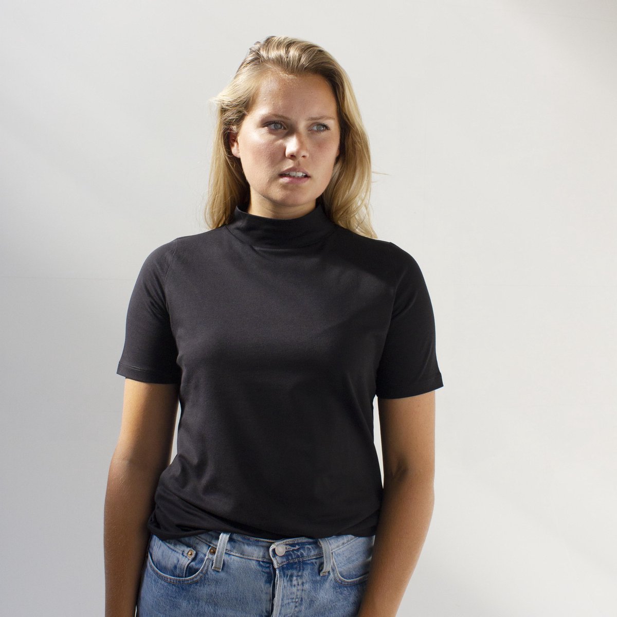 MOOI! Company - Dames T-shirt - MAARTJE - Turtleneck - Losse pasvorm - kleur Zwart- XS