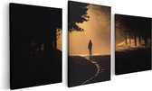 Artaza Canvas Schilderij Drieluik Persoon Op Een Donkere Weg In Het Bos - 120x60 - Foto Op Canvas - Canvas Print