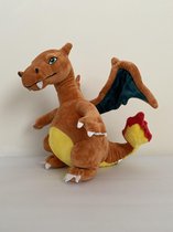 Charizard Pokémon - Knuffel - 30cm hoog - verstelbare kop, staart en vleugels - spanwijdte vleugels 35cm