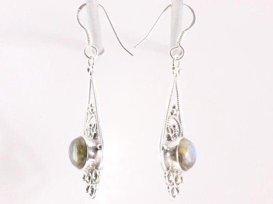 Boucles d'oreilles longues en argent ajouré avec labradorite
