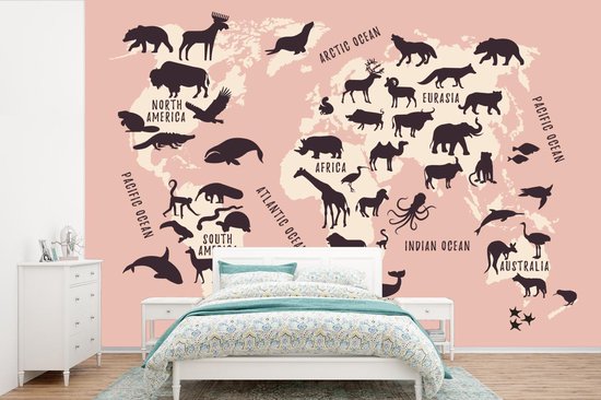 Carte du monde rose avec illustrations de silhouettes d'animaux et noms de continents et d'océans 390x260 cm
