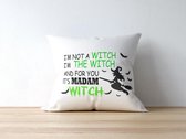 Halloween Kussen met tekst: It's madam witch - groen | Halloween Decoratie | Grappige Cadeaus | Geschenk | Sierkussen
