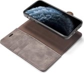 Apple iPhone 13 Pro Max Hoesje 2-in-1 Book Case en Back Cover Coffee