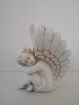 G. Wurm | zittende engel (rechts) | 10x18x14 cm | wit