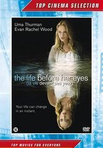 Uma Thurman en Evan Rachel Wood in 'The life before her eyes'. Vrouwen in wit. Water. Filmcover.