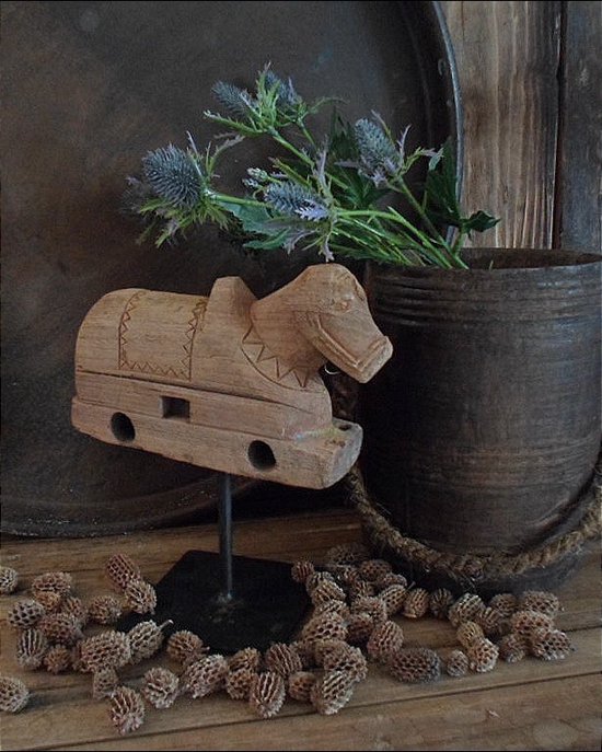 Authentique vache nandi en bois sur support en fer / vache nandi en bois