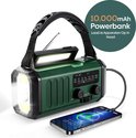 Groene noodradio met zaklamp, 10.000mAh powerbank en laadindicator op telefoon.