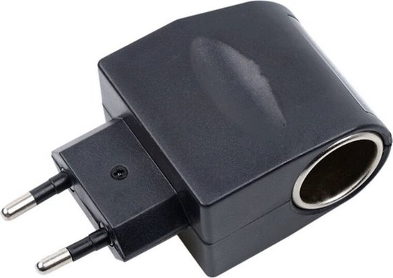 Zwarte AC/DC adapter met EU stekker en sigarettenaansteker poort.