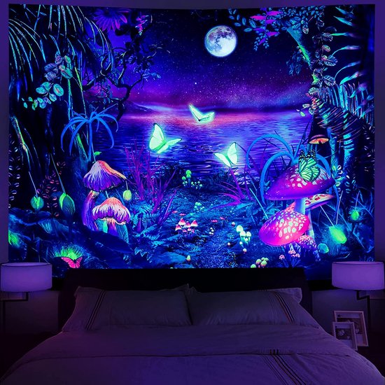 Foto: Ulticool maan paddenstoelen vlinders glow in the dark tapestry decoratie magic psychedelisch blacklight party wandkleed achtergronddoek 200x150 cm backdrop uv lamp reactive groot wandtapijt poster neon verlichting