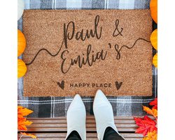Personalized Doormat, Our Happy Place Entry Rug | 60x40 cm | Nieuwe huis cadeau | Ingangsmat | Deurmat met stijl | Verhuizing cadeau | Praktisch & trendy | Perfect voor binnenkomst | Cadeau voor nieuwe woning