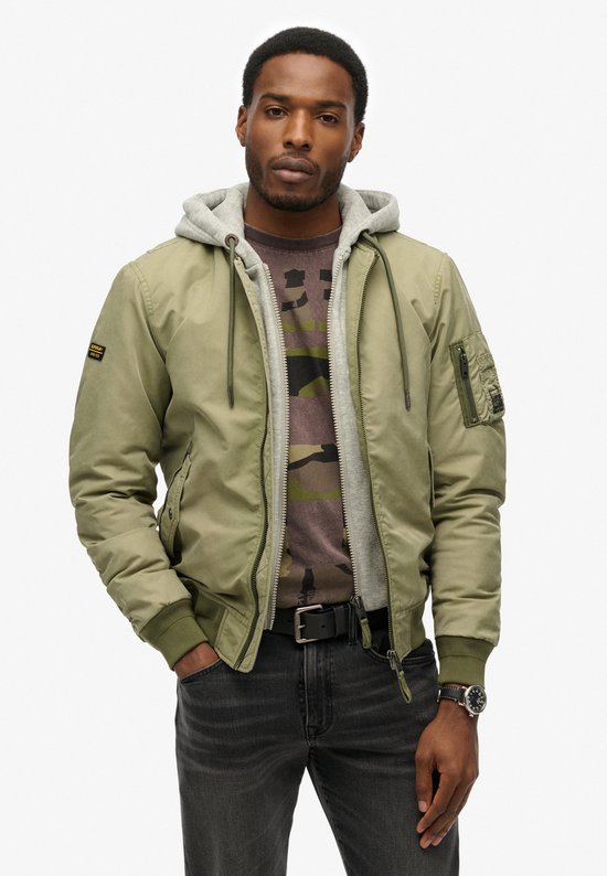 Ed Hardy UO Exclusive – Bomberjacke „MA1 | Urban Outfitters DE