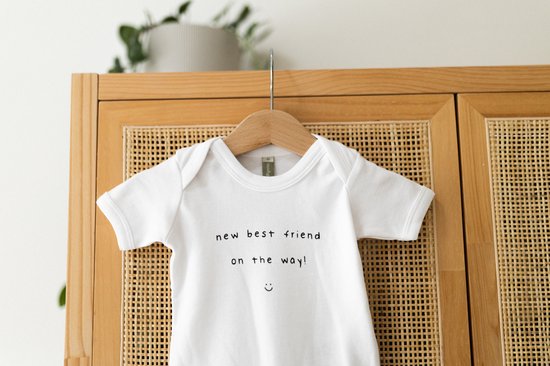 Baby rompertje met tekst - New best friend on the way! - Maat 50-56 - Aankondiging zwangerschap - Cadeau - Zwangerschap aankondiging - aankondiging baby - pregnancy announcement