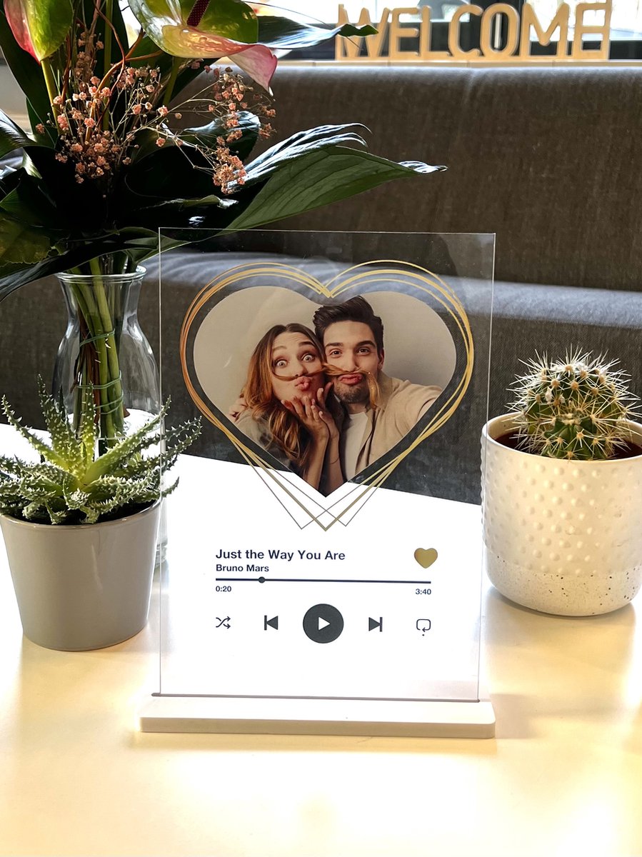 Spoti Love Frame Goud- Spotify Plexiglas plaat inclusief standaard - 30x20cm - Gepersonaliseerd met foto en tekst