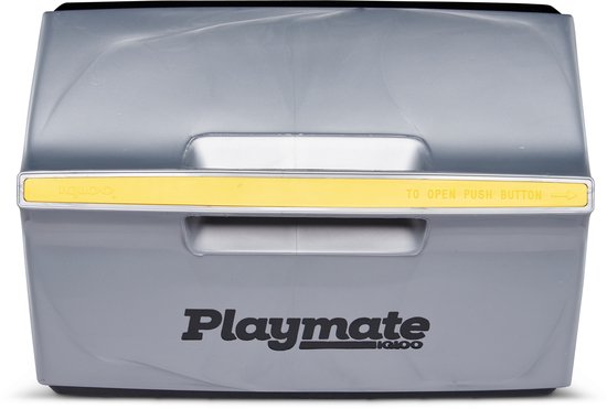 Zilverkleurige bovenkant van de koelbox met 'Playmate Igloo' logo en een gele sticker met 'To Open Push Button'.