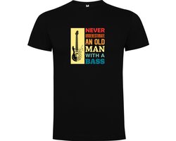 Zwart T-Shirt met Kleurrijke print “ Never underestimate an old man with a Bass Guitar – Muziek - Gitaar – Good Vibes “ Print Full Color Maat XL