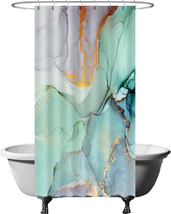 Rideau de douche avec imprimé aquarelle vert, bleu et doré, au-dessus d'une baignoire blanche.